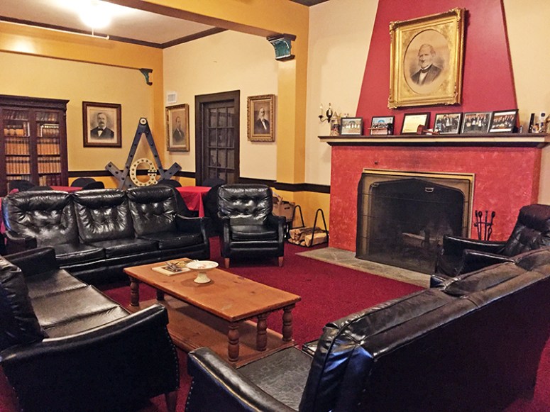 EZBates Lodge interior small